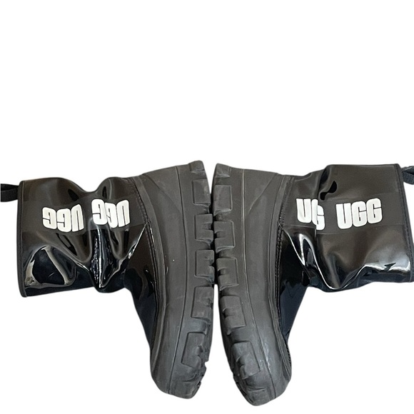 UGG Women's Classic Sherpa lined Brellah Mini Boot 1144059 -
Ladies Size 6 - Picture 5 of 12